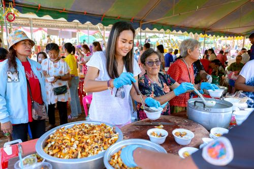 ภาพ No.182940:พิธีทอดกฐิน ณ วัดน้อยนาดี อ.ท่าตะเกียบ จ.ฉะเชิงเทรา ในโครงการทอดกฐินสามัคคีทั่วไทย 30,000 วัด บูชาธรรม 80 ปี หลวงพ่อธัมมชโย โดยคณะศิษยานุศิษย์วัดพระธรรมกาย วันที่ 9 พฤศจิกายน พ.ศ. 2567