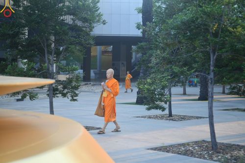 ภาพ No.157622:พิธีถวายภัตตาหารเมนูสวรรค์ ในพรรษาแห่งการเข้าถึงธรรม วันเสาร์ที่ 28 กันยายน พ.ศ. 2567 ณ หอฉันคุณยายอาจารย์ฯ วัดพระธรรมกาย