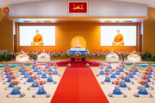 ภาพ No.215660:วันอาทิตย์ต้นเดือนที่ 6 เมษายน พ.ศ. 2568 พิธีทอดผ้าป่าสมทบ เพื่องานถวายมหาสังฆทาน 40,000 กว่าวัดทั่วประเทศ ณ สภาธรรมกายสากล วัดพระธรรมกาย