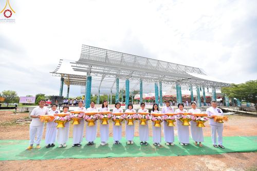 ภาพ No.158064:พิธีทอดผ้าป่า ติดตั้งแผ่นสิริฉะทะนะรัสมี(หลังคา) อาคาร 80 ปี หลวงพ่อธัมมชโย วันอาทิตย์ที่ 22 กันยายน พ.ศ. 2567 ณ ศูนย์ปฏิบัติธรรมวิหารแดง อ.วิหารแดง จ.สระบุรี