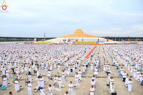 ภาพ No.160374:พิธีปลูกต้นทรัพย์บานชื่น ณ ลานธรรม พระมหาธรรมกายเจดีย์ วัดพระธรรมกาย จ.ปทุมธานี วันพฤหัสบดีที่ 10 ตุลาคม พ.ศ. 2567