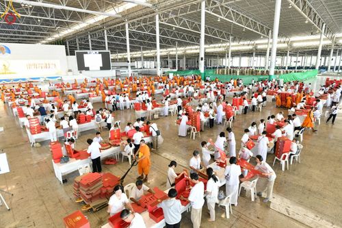 ภาพ No.210826:วันที่ 15 มีนาคม พ.ศ. 2568  บุญบรรจุกล่องไทยธรรม เพื่อถวายแด่พระสังฆาธิการ 40,000 กว่าวัดทั่วไทย ในวันคุ้มครองโลก 22 เมษายน พ.ศ. 2568