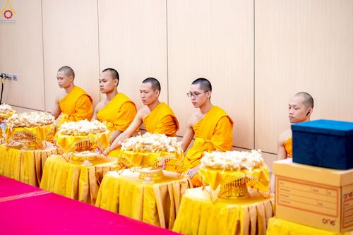 ภาพ No.246496:วันที่ 17 กันยายน พ.ศ. 2568 พิธีรับดวงแก้วนักเรียนบาลี "ดวงแก้วยกชั้นให้ลั่นจักรวาล" ณ ห้องเทวสภา วัดพระธรรมกาย