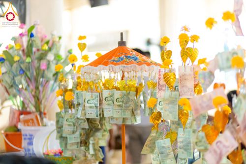 ภาพ No.171659:พิธีทอดกฐิน ณ วัดมหาโพธิ์ จ.ลพบุรี ในโครงการกฐินสามัคคีทั่วไทย 30,000 วัด บูชาธรรม 80 ปี หลวงพ่อธัมมชโย โดยคณะศิษยานุศิษย์วัดพระธรรมกาย วันที่ 27 ตุลาคม พ.ศ. 2567