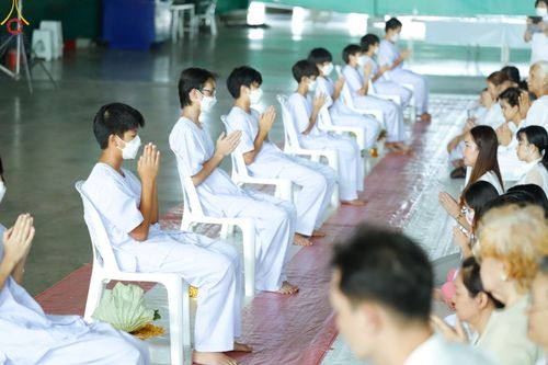 ภาพ No.83743:พิธีตัดปอยผมและปลงผม ในโครงการบรรพชาสามเณร ธรรมทายาทรุ่นโรงเรียนนานาชาติ ณ วัดพระธรรมกาย วันเสาร์ที่ 15 กรกฎาคม พ.ศ.2566