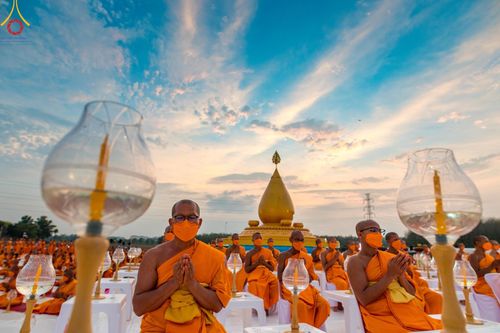 ภาพ No.129558:พิธีจุดประทีป 10,000 ดวง น้อมถวายเป็นพุทธบูชา ณ มหารัตนเจดีย์สิริปทุมสวรรค์ (เจดีย์อริยพุทธะ 5 พระองค์) ศูนย์ปฏิบัติธรรมภาคใต้ อ.บางกล่ำ จ.สงขลา  วันที่ 10 มีนาคม พ.ศ. 2567