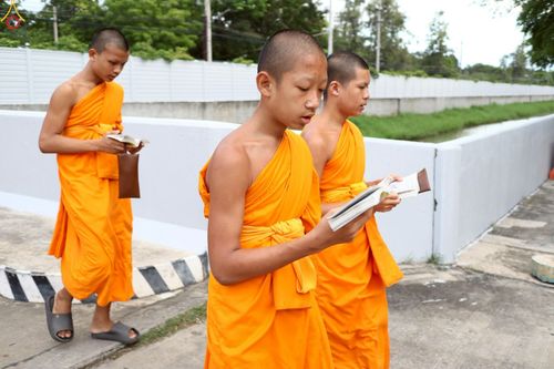 ภาพ No.231851:วันที่ 5 กรกฎาคม พ.ศ. 2568 พิธีถวายภัตตาหารเมนูสวรรค์ เพื่อการบรรลุธรรม ณ หอฉันคุณยายอาจารย์ฯ วัดพระธรรมกาย