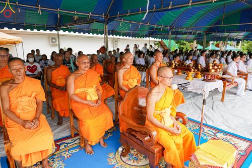 ภาพ No.140400:พิธีตอกเสาเข็มเป็นปฐมฤกษ์ เพื่อสร้างกุฎิและหอสวดมนต์ และพิธีทอดผ้าป่าบำรุงวัด ณ วัดกลางธนรินทร์ ต.บ้านแป้ง อ.พรหมบุรี จ.สิงห์บุรี วันอาทิตย์ที่ 9 มิถุนายน พ.ศ.2567