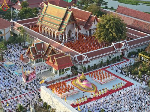 ภาพ No.194780:พิธีจุดประทีปถวายเป็นพุทธบูชา และบูชาธรรมมหาปูชนียาจารย์ ณ วัดสองพี่น้อง ต.ต้นตาล อ.สองพี่น้อง จ.สุพรรณบุรี ในโครงการธรรมยาตรา กตัญญูบูชา มหาปูชนียาจารย์ พระมงคลเทพมุนี(สด จนฺทสโร) พระผู้ปราบมาร อนุสรณ์สถาน 7 แห่ง ปีที่ 13 วันที่ 14 มกราคม พ.ศ. 2568