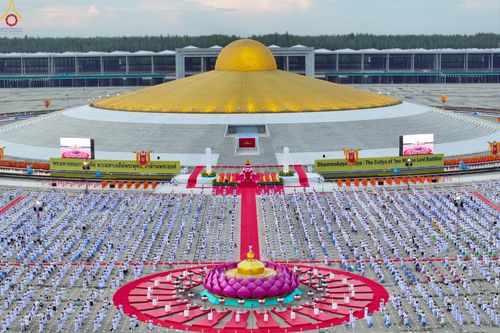 ภาพ No.252855:วันที่ 10 ตุลาคม พ.ศ. 2568 พิธีปลูกต้นทรัพย์บานชื่น ณ ลานธรรม วัดพระธรรมกาย