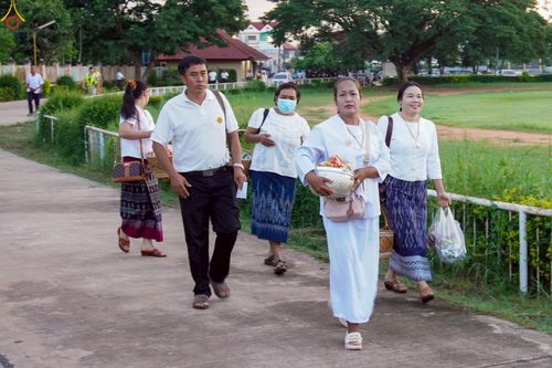 ภาพ No.229803:วันพฤหัสบดีที่ 26 มิถุนายน พ.ศ. 2568 พิธีตักบาตรพระ 1,165 รูป ฉลองก่อตั้งเมืองวานรนิวาส ครบรอบ 164 ปี ณ ถนนวานรนิวาส-อากาศอำนวย อ.วานรนิวาส จ.สกลนคร