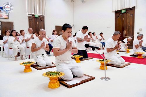 ภาพ No.252189:วันที่ 4-5 ตุลาคม พ.ศ. 2568  วัดพระธรรมกายแคลิฟอร์เนีย ประเทศสหรัฐอเมริกา ได้จัดพิธีตัดปอยผม โดยคณะสงฆ์ ญาติ ๆ และสาธุชน ให้กับนาคธรรมทายาท 8 ท่าน และได้จัดพิธีบรรพชา-อุปสมบท ฉลองพิธีทอดกฐินบรมจักรพรรดิ สร้างอุโบสถ 82 ปี บูชาธรรมหลวงพ่อธัมมชโย