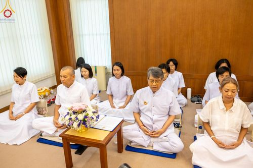 ภาพ No.111503:พิธีอธิษฐานจิตปิดแผ่นทอง "ธรรมจักร" เพื่อสถาปนาอุโบสถ "บูชาธรรม 80 ปี หลวงพ่อธัมมชโย" วัดพระธรรมกายลอนดอน ประเทศอังกฤษ ณ อาศรมบัณฑิต วัดพระธรรมกาย ในวันเสาร์ที่ 27 เมษายน พ.ศ. 2567