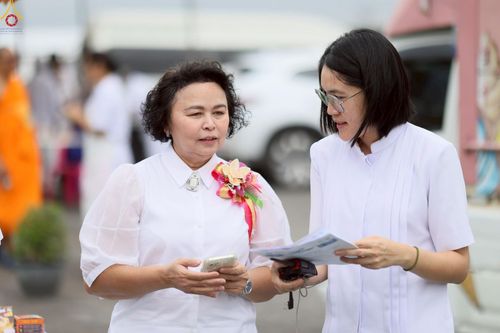 ภาพ No.272228:วันเสาร์ที่ 1 พฤศจิกายน พ.ศ. 2568 พิธีทอดกฐินสามัคคี สร้างกุฏิหมู่สามเณร ณ ศูนย์ปฏิบัติธรรมเบญจธรรม ปทุมธานี  ต.บ้านปทุม อ.สามโคก จ.ปทุมธานี