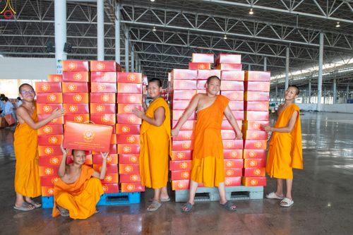 ภาพ No.322077:วันที่ 14 เมษายน พ.ศ.2569 การเตรียมกล่องไทยธรรม วันสุดท้าย เพื่องานถวายมหาสังฆทาน 40,000 กว่าวัดทั่วประเทศ วันคุ้มครองโลก 22 เมษายน พ.ศ.2569 วัดพระธรรมกาย