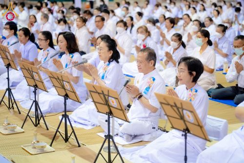 ภาพ No.204241:พิธีถวายภัตตาหารเป็นสังฆทาน แด่พระธรรมยาตรา ณ วัดพระธรรมกาย ตำบลคลองสาม อำเภอคลองหลวง จังหวัดปทุมธานี ในโครงการธรรมยาตรา กตัญญูบูชา มหาปูชนียาจารย์ พระมงคลเทพมุนี(สด จนฺทสโร) พระผู้ปราบมาร อนุสรณ์สถาน 7 แห่ง ปีที่ 13 วันที่ 31 มกราคม พ.ศ. 2568