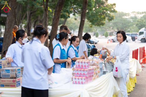 ภาพ No.61210:พิธีตักบาตรฉลองพระใหม่ รุ่นบูชาธรรมโครงการ 1-2 โครงการบรรพชาอุปสมบทหมู่ธรรมทายาท บูชาธรรมหลวงพ่อธัมมชโย 80 ปี ณ โถงช้างสำนักงานใหญ่ วัดพระธรรมกาย วันที่ 20 เมษายน พ.ศ. 2567