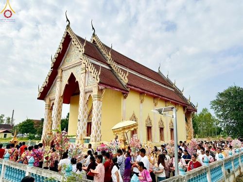 ภาพ No.177061:พิธีทอดกฐิน ณ วัดราษฎร์นิธิยาวาส จ.ชัยนาท ในโครงการทอดกฐินสามัคคีทั่วไทย 30,000 วัด บูชาธรรม 80 ปี หลวงพ่อธัมมชโย โดยคณะศิษยานุศิษย์วัดพระธรรมกาย วันที่ 10 พฤศจิกายน พ.ศ. 2567