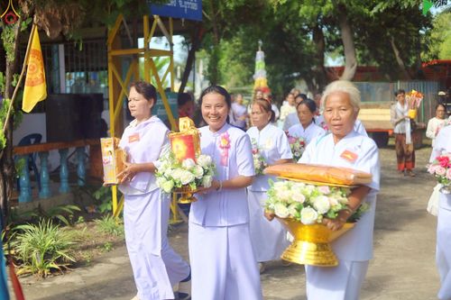 ภาพ No.259077:วันที่ 18 ตุลาคม พ.ศ. 2568 พิธีทอดกฐินสามัคคีทั่วไทย 30,000 วัด โดยคณะศิษยานุศิษย์ บูชาธรรม 81 ปี หลวงพ่อธัมมชโย ณ วัดสว่างอารมณ์  อ.แคนดง จ.บุรีรัมย์