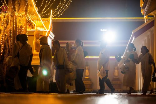 ภาพ No.112653:พิธีตักบาตรพระธรรมยาตราฯ ณ วัดสองพี่น้อง จ.สุพรรณบุรี วันที่ 15 มกราคม พ.ศ. 2567