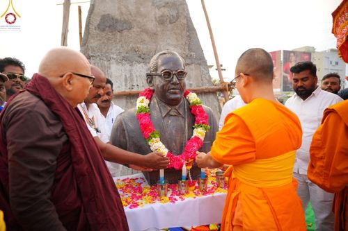 ภาพ No.212793:วันอาทิตย์ที่ 23 มีนาคม พ.ศ. 2568 ❖ คณะสงฆ์นานาชาติส่งมอบพระประธาน 108 องค์ ทั่วอินเดียรำลึกชาตกาล 134 ปี ดร.อัมเบดการ์