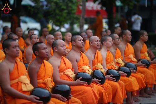 ภาพ No.210229:วันอาทิตย์ที่ 9 มีนาคม พ.ศ. 2568 พ่อเมืองโคราชจัดตักบาตรพระหมื่น ทำบุญเมือง 557 ปี