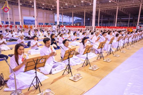 ภาพ No.202257:พิธีถวายภัตตาหารเป็นสังฆทาน แด่พระธรรมยาตรา ณ วัดพระธรรมกาย ตำบลคลองสาม อำเภอคลองหลวง จังหวัดปทุมธานี ในโครงการธรรมยาตรา กตัญญูบูชา มหาปูชนียาจารย์ พระมงคลเทพมุนี(สด จนฺทสโร) พระผู้ปราบมาร อนุสรณ์สถาน 7 แห่ง ปีที่ 13 วันที่ 27 มกราคม พ.ศ. 2568