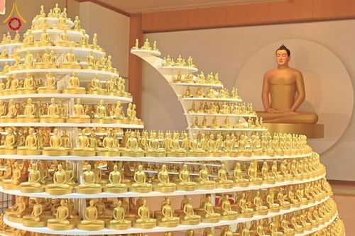 ภาพ No.213386:วันอาทิตย์ที่ 16 มีนาคม พ.ศ. 2568 พิธีบุพเปตพลี, ถวายภัตตาหาร, ปล่อยปลา วัดพระธรรมกายคานากาว่า ประเทศญี่ปุ่น