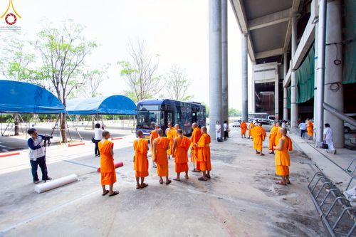 ภาพ No.214518:วันที่ 31 มีนาคม พ.ศ.2568 การทดลองใช้รถ shuttle bus  ขนส่งพระภิกษุ  เพื่องานถวายมหาสังฆทาน วันคุ้มครองโลก