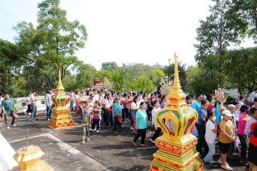 ภาพ No.182195:พิธีทอดกฐิน ณ วัดหนองกะดวง อ.ดอนเจดีย์ จ.สุพรรณบุรี ในโครงการทอดกฐินสามัคคีทั่วไทย 30,000 วัด บูชาธรรม 80 ปี หลวงพ่อธัมมชโย โดยคณะศิษยานุศิษย์วัดพระธรรมกาย วันที่ 9 พฤศจิกายน พ.ศ.2567