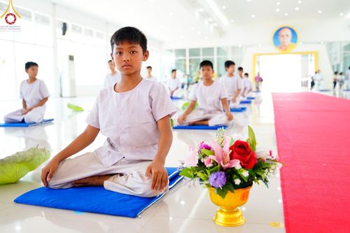 ภาพ No.134795:พิธีตัดปอยผม พิธีขอขมารับผ้าไตร พิธีบรรพชา และพิธีถวายบาตร ในโครงการบรรพชาสามเณร ฟื้นฟูพระพุทธศาสนาทั่วไทย  ณ ศูนย์ปฏิบัติธรรมและศูนย์อบรมเยาวชนเพชรบุรี ต.ท่าแลง อ.ท่ายาง จ.เพชรบุรี