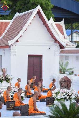 ภาพ No.197013:พระธรรมยาตราปฏิบัติธรรม และถ่ายภาพหมู่ประวัติศาสตร์ ณ วัดโบสถ์(บน) ตำบลบางคูเวียง อำเภอบางกรวย จังหวัดนนทบุรี ในโครงการธรรมยาตรา กตัญญูบูชา มหาปูชนียาจารย์ พระมงคลเทพมุนี(สด จนฺทสโร) พระผู้ปราบมาร อนุสรณ์สถาน 7 แห่ง ปีที่ 13 วันที่ 18 มกราคม พ.ศ. 2568