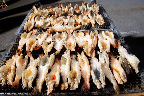 ภาพ No.188864:พิธีถวายภัตตาหารเป็นสังฆทาน แด่พระธรรมยาตรา ในโครงการธรรมยาตรา กตัญญูบูชา มหาปูชนียาจารย์ พระมงคลเทพมุนี(สด จนฺทสโร) พระผู้ปราบมาร ปีที่ 13 ณ อนุสรณ์สถานมหาวิหารพระมงคลเทพมุนี (โลตัสแลนด์) อ.สองพี่น้อง จ.สุพรรณบุรี วันที่ 4 มกราคม พ.ศ.2568