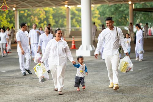 ภาพ No.158883:พิธีตักบาตร ในวันอาทิตย์ต้นเดือน วันที่ 6 ตุลาคม พ.ศ. 2567 ณ สภาธรรมกายสากล วัดพระธรรมกาย