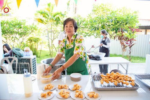 ภาพ No.218003:วันอาทิตย์ที่ 13 เมษายน พ.ศ. 2568 พิธีตักบาตรฉลองสามเณรใหม่ 75 รูป เนื่องในวันสงกรานต์ (โครงการบรรพชาสามเณรฟื้นฟูพระพุทธศาสนาทั่วไทย ประจำปีพุทธศักราช 2568) ณ ศูนย์ปฏิบัติธรรมระยอง(บ้านช่องลม) ตำบลบางบุตร อำเภอบ้านค่าย จังหวัดระยอง