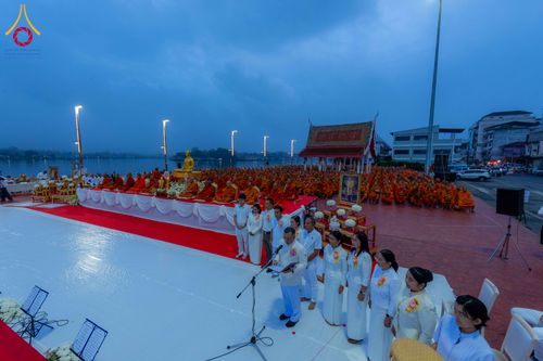 ภาพ No.284617:วันอาทิตย์ที่ 14 ธันวาคม พ.ศ.2568  พิธีทำบุญเมืองสุราษฎร์ธานี 110ปี และพิธีตักบาตรพระสงฆ์ 1,110 รูป  ณ บริเวณริมน้ำวัดกลาง (เก่า) ถนนบ้านดอน ตำบลตลาดใหม่ อำเภอเมือง จังหวัดสุราษฎร์ธานี