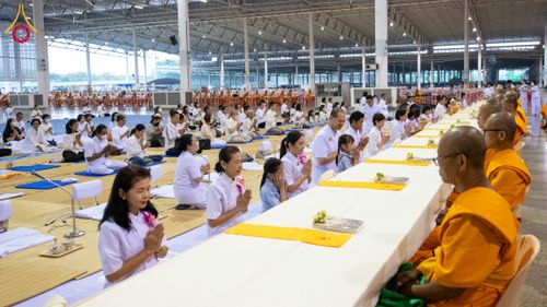 ภาพ No.303544:วันที่ 27 มกราคม พ.ศ. 2569 พิธีถวายภัตตาหารเป็นสังฆทาน แด่พระธรรมยาตรา ณ วัดพระธรรมกาย  จังหวัดปทุมธานี ในโครงการธรรมยาตรา กตัญญูบูชา มหาปูชนียาจารย์ พระมงคลเทพมุนี(สด จนฺทสโร) พระผู้ปราบมาร อนุสรณ์สถาน 7 แห่ง ปีที่ 14