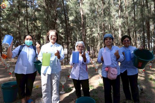 ภาพ No.300470:ภาพเบื้องหลังอาสาสมัครรวมใจ ชุดที่ 3 ในโครงการธรรมยาตรา กตัญญูบูชา มหาปูชนียาจารย์ พระมงคลเทพมุนี(สด จนฺทสโร) พระผู้ปราบมาร อนุสรณ์สถาน 7 แห่ง ปีที่ 14