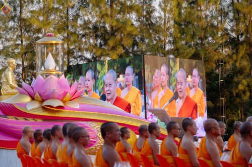 ภาพ No.292019:วันที่ 10 มกราคม พ.ศ. 2569 พิธีจุดประทีปถวายเป็นพุทธบูชา และบูชาธรรมมหาปูชนียาจารย์  ณ อนุสรณ์สถานคลองบางนางแท่น อ.สามพราน จ.นครปฐม ในโครงการธรรมยาตรา กตัญญูบูชา มหาปูชนียาจารย์ พระมงคลเทพมุนี(สด จนฺทสโร) พระผู้ปราบมาร อนุสรณ์สถาน 7 แห่ง ปีที่ 14