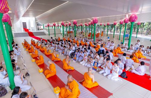 ภาพ No.298222:วันเสาร์ที่ 17 มกราคม พ.ศ. 2569 พิธีบรรพชาอุปสมบท โครงการอุปสมบทหมู่ บูชาธรรมครบ 117 ปี คุณยายอาจารย์มหารัตนอุบาสิกาจันทร์ ขนนกยูง  ณ อุโบสถพระไตรปิฎก วัดพระธรรมกาย