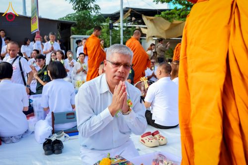 ภาพ No.313965:วันอาทิตย์ที่ 14 มีนาคม พ.ศ. 2569 ทำบุญเมืองหาดใหญ่ตักบาตรพระ 1,109 รูป เติมบุญใหญ่ หลังวิกฤตมหาอุทกภัย ณ ซุ้มประตูไชน่าทาวน์ ถนนศุภสารรังสรรค์ อ.หาดใหญ่ จ.สงขลา