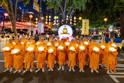 ภาพ No.81113:Lotus Lantern Festival 2023  เทศกาลโคมดอกบัว เนื่องในวันวิสาขบูชา   ของชาวพุทธทุกชาติ ทุกนิกาย ในสาธารณรัฐเกาหลีใต้ วันที่ 20-21 พฤษภาคม พ.ศ. 2566