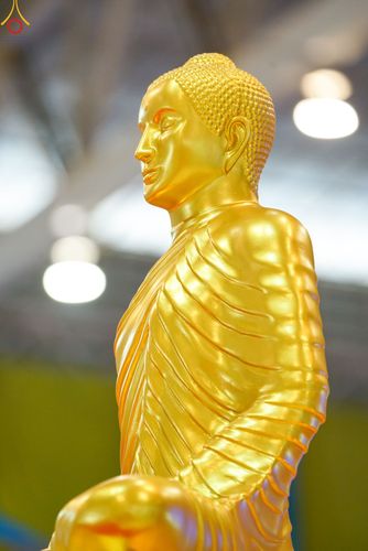 ภาพ No.78972:พิธีวางแผ่นจารึกชื่อ และพิธีวางพวงมาลัยสักการะพระบรมพุทธเจ้า ณ สภาธรรมกายสากล วัดพระธรรมกาย วันที่ 2 เมษายน พ.ศ. 2566