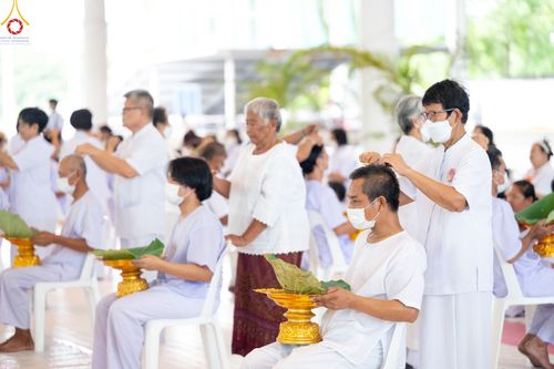 ภาพ No.83545:พิธีตัดปอยผมและปลงผม ในโครงการบรรพชาอุปสมบทหมู่ ธรรมทายาทรุ่นเข้าพรรษา ณ วัดพระธรรมกาย วันอาทิตย์ที่ 16 กรกฎาคม พ.ศ.2566