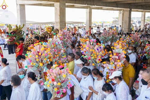 ภาพ No.79485:พิธีเททองหล่อพระประธาน ประจำอุโบสถวัดสายสุวพรรณ ณ มณฑลพิธีฯ ธรรมอุทยาน สัตตมหาสถาน หน้าอุโบสถวัดสายสุวพรรณ ต.คลองสี่ อ.คลองหลวง จ.ปทุมธานี วันเสาร์ที่ 1 เมษายน พ.ศ. 2566