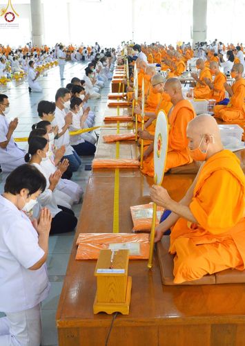 ภาพ No.75418:พิธีสวดพระพุทธมนต์และถวายภัตตาหารเป็นสังฆทาน เนื่องในวันมหาปูชนียาจารย์ วันที่ 3 กุมภาพันธ์ พ.ศ. 2565 ณ วัดพระธรรมกาย อ.คลองหลวง จ.ปทุมธานี