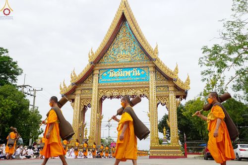 ภาพ No.68957:พิธีต้อนรับพระธรรมยาตรา ในโครงการธรรมยาตรากตัญญูบูชา มหาปูชนียาจารย์ พระมงคลเทพมุนี(สด จนฺทสโร) พระผู้ปราบมาร อนุสรณ์สถาน 7 แห่ง ปีที่ 11 วันที่ 3 มกราคม พ.ศ. 2566 ณ อนุสรณ์สถานมหาวิหารพระมงคลเทพมุนี จ.สุพรรณบุรี