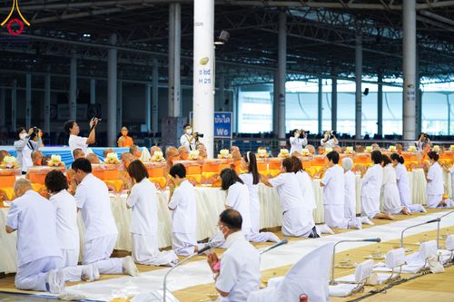 ภาพ No.105538:พิธีถวายภัตตาหารเป็นสังฆทาน แด่คณะพระธรรมยาตราฯ ในโครงการธรรมยาตรากตัญญูบูชา มหาปูชนียาจารย์ พระมงคลเทพมุนี(สด จนฺทสโร) พระผู้ปราบมาร อนุสรณ์สถาน 7 แห่ง ปีที่ 12 วันที่ 3 มกราคม พ.ศ. 2567 ณ สภาธรรมกายสากล วัดพระธรรมกาย