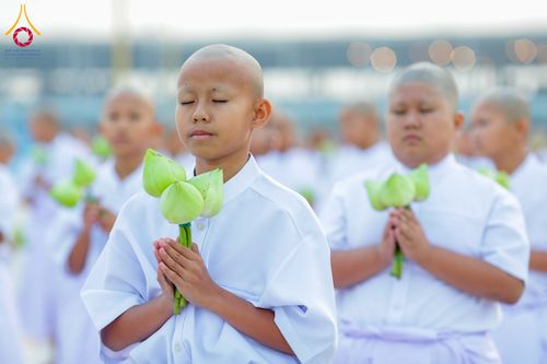 ภาพ No.319349:วันเสาร์ที่ 4 เมษายน พ.ศ.2569 พิธีขอขมา มอบผ้าไตร และถวายบาตรแด่นาคธรรมทายาท ในโครงการบรรพชาสามเณรฟื้นฟูพระพุทธศาสนาทั่วไทย โครงการหน่อแก้วเปรียญธรรม รุ่นที่ 14 โครงการสามเณรยุวธรรมทายาท รุ่นที่ 34 โครงการสามเณรมัชฌิมธรรมทายาท รุ่นที่ 30 ณ สภาธรรมกายสากล