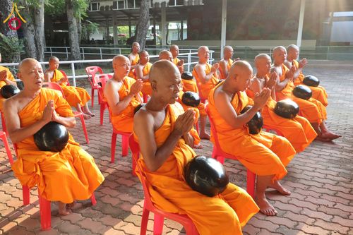 ภาพ No.322909:วันอาทิตย์ที่ 19 เมษายน พ.ศ. 2569 ตักบาตรฉลองพระใหม่ โครงการบรรพชาและอุปสมบทหมู่ รุ่นบูชาธรรม 82 ปี หลวงพ่อธัมมชโย ณ อาคารโถงช้าง สำนักงานใหญ่